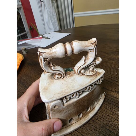 Vintage Delft Italian Ceramic Hinged Trinket Box in Hot Iron Shape Bassano Stamp - Picture 14 of 16